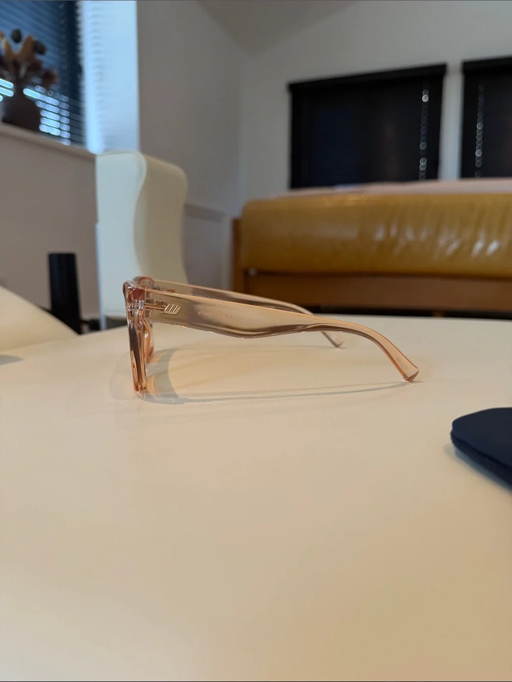 NWT Le Specs The Thirst Sunglasses Blush Transparent Gradient Lens